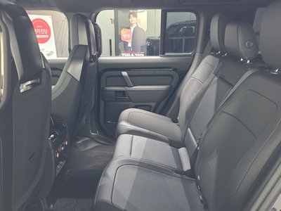 LAND ROVER DEFENDER - 4