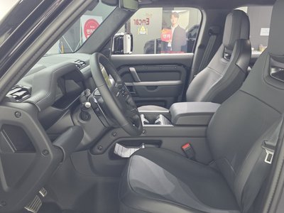 LAND ROVER DEFENDER - 2