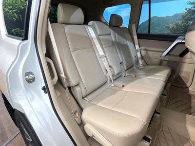 TOYOTA LAND CRUISER PRADO - 9