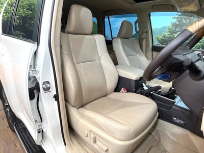TOYOTA LAND CRUISER PRADO - 8