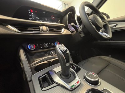 2025 ALFA Romeo STELVIO 缩略图 11