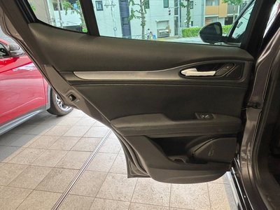 2025 ALFA Romeo STELVIO 缩略图 30