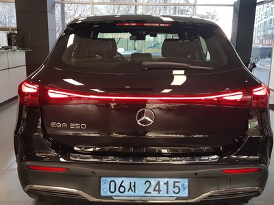 MERCEDES-BENZ EQA - 7