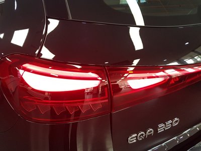 MERCEDES-BENZ EQA - 10