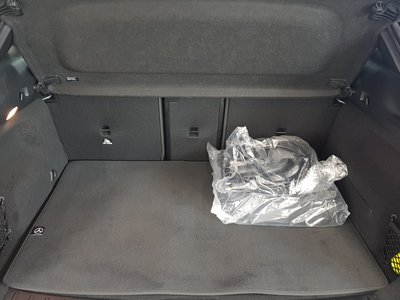 MERCEDES-BENZ EQA - 8