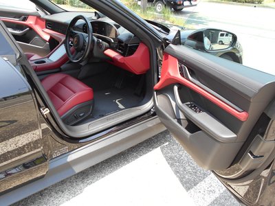 2021 Porsche TAYCAN 照片 3
