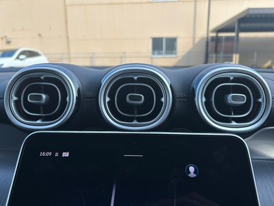 2025 Mercedes-BENZ GLC — миниатюра 33