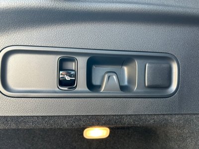 صورة 8 لـ 2025 Mercedes-BENZ GLC