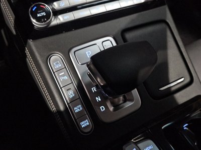 2021 Genesis G90 — миниатюра 12