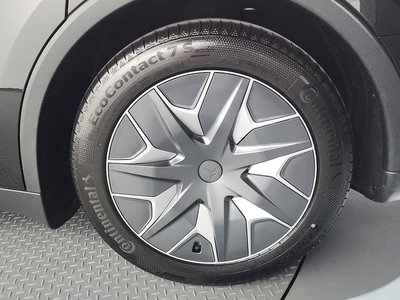 TESLA MODEL Y - 8