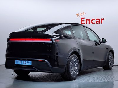 TESLA MODEL Y - 4