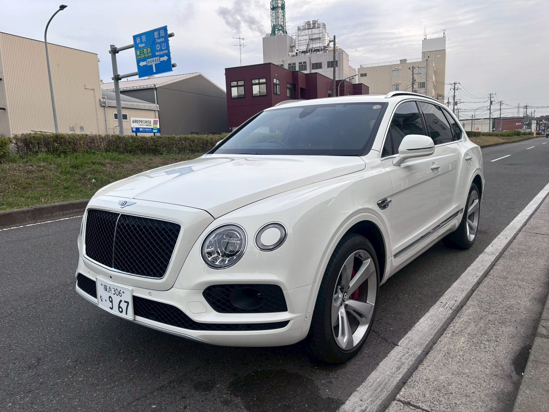 BENTLEY BENTAYGA - View 1
