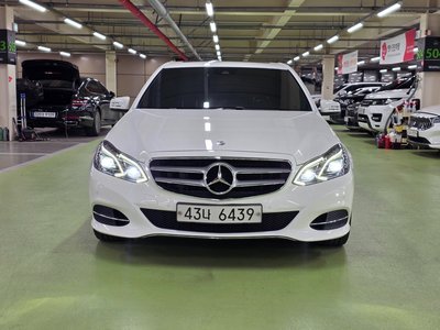 MERCEDES-BENZ E-CLASS - 4