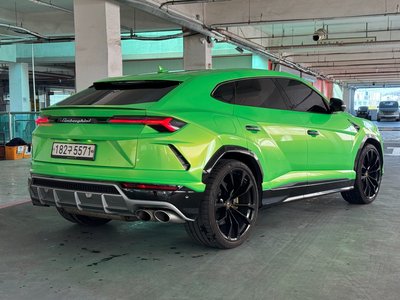 LAMBORGHINI URUS - 5