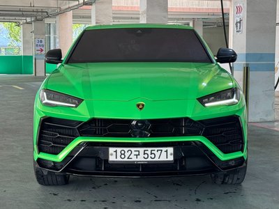 LAMBORGHINI URUS - 2