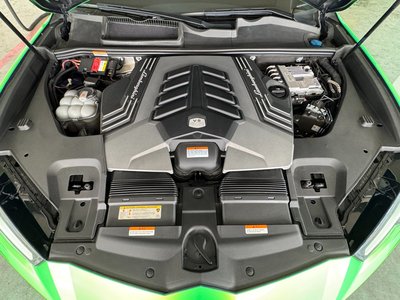 LAMBORGHINI URUS - 7