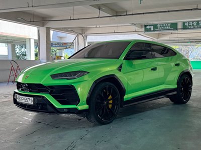 LAMBORGHINI URUS - 1