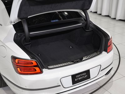 صورة 9 لـ 2025 Bentley FLYING SPUR