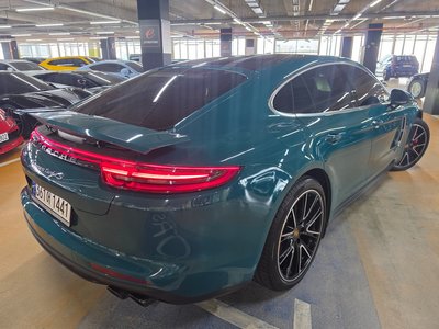 PORSCHE PANAMERA - 3