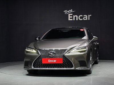 2021 Lexus LS — фото 2