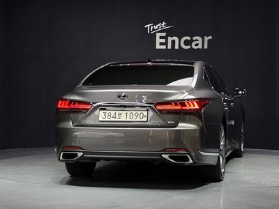 2021 Lexus LS — фото 4