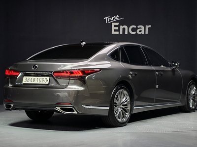 2021 Lexus LS — фото 3