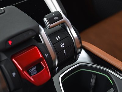 2020 Lamborghini URUS thumbnail 25