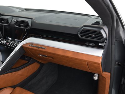 2020 Lamborghini URUS thumbnail 18