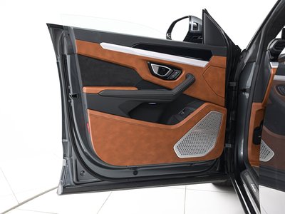 2020 Lamborghini URUS thumbnail 11