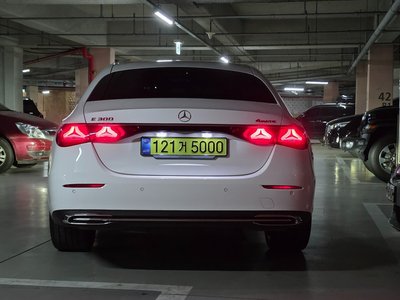 MERCEDES-BENZ E-CLASS - 7