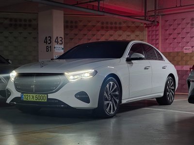 MERCEDES-BENZ E-CLASS - 1