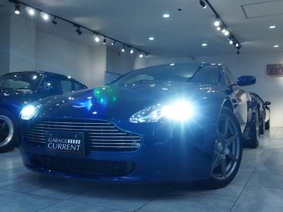 ASTON MARTIN V8 - 7