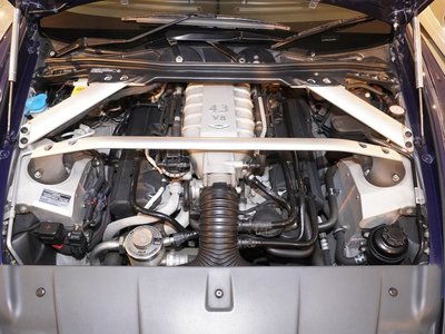 ASTON MARTIN V8 - 9