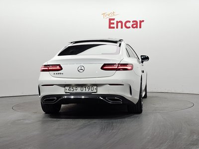 MERCEDES-BENZ E-CLASS - 3