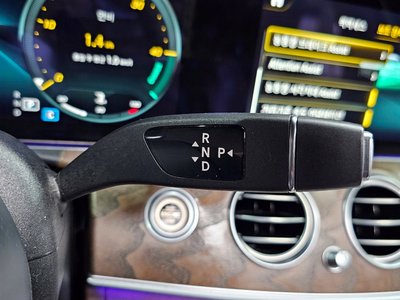 MERCEDES-BENZ E-CLASS - 9