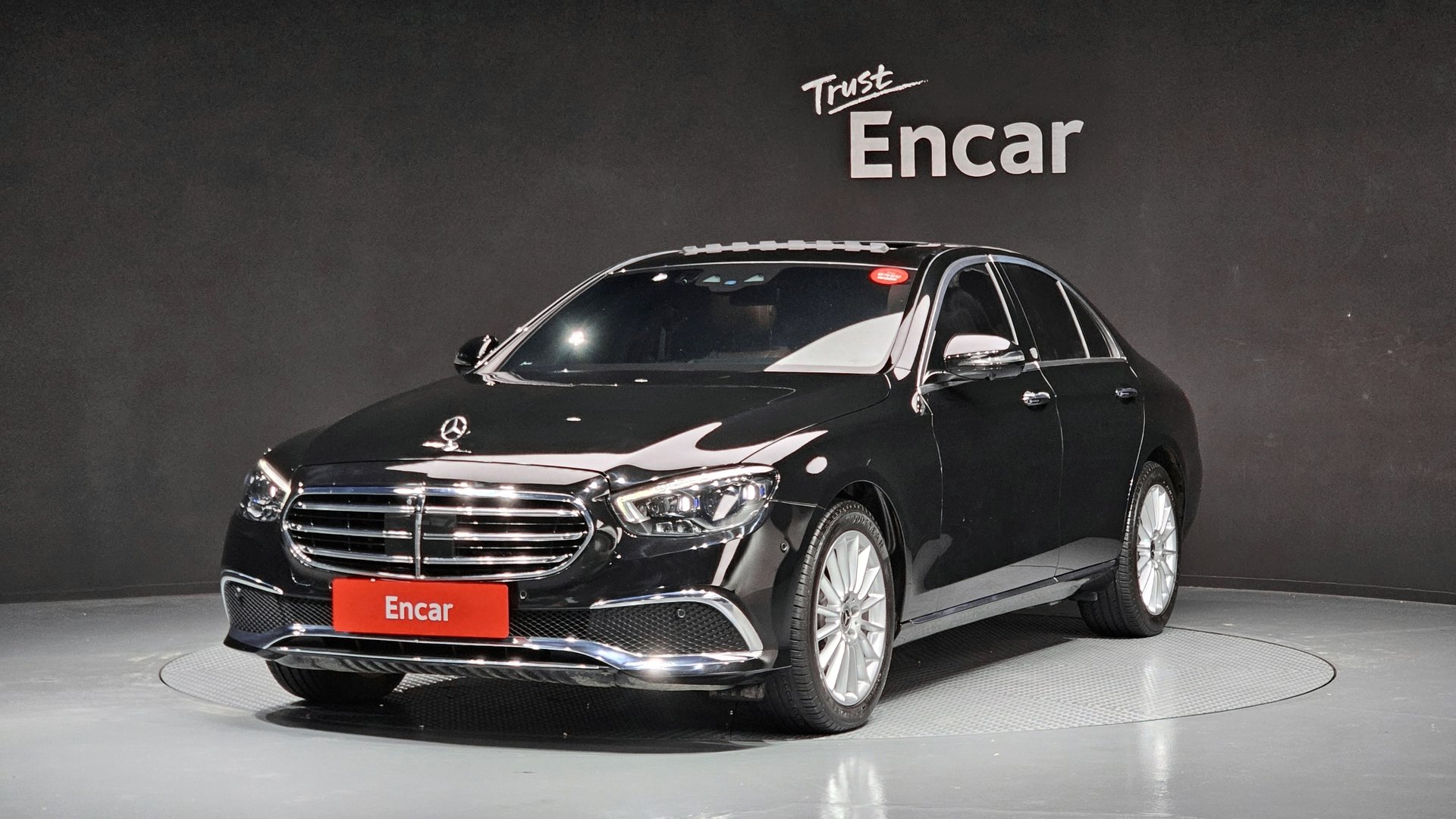 MERCEDES-BENZ E-CLASS - View 1