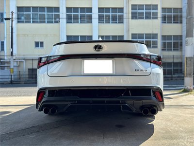 2023 Lexus IS thumbnail 27