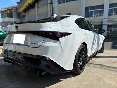 2023 Lexus IS thumbnail 19