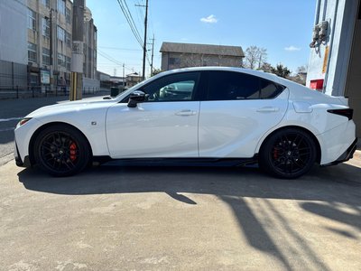 2023 Lexus IS thumbnail 40