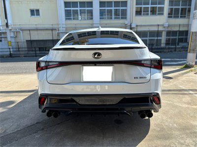 2023 Lexus IS thumbnail 28