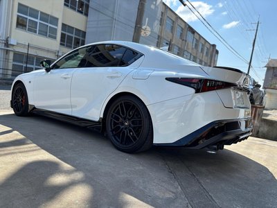 2023 Lexus IS thumbnail 17