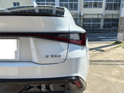 2023 Lexus IS thumbnail 32