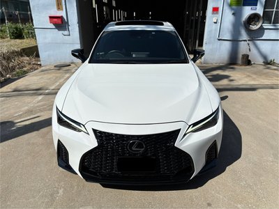 2023 Lexus IS thumbnail 24