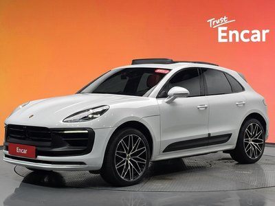 PORSCHE MACAN - 1