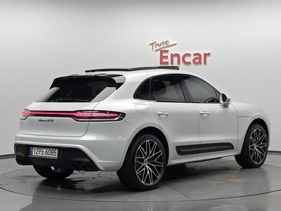 PORSCHE MACAN - 2