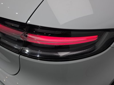 PORSCHE MACAN - 10