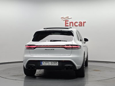 PORSCHE MACAN - 4
