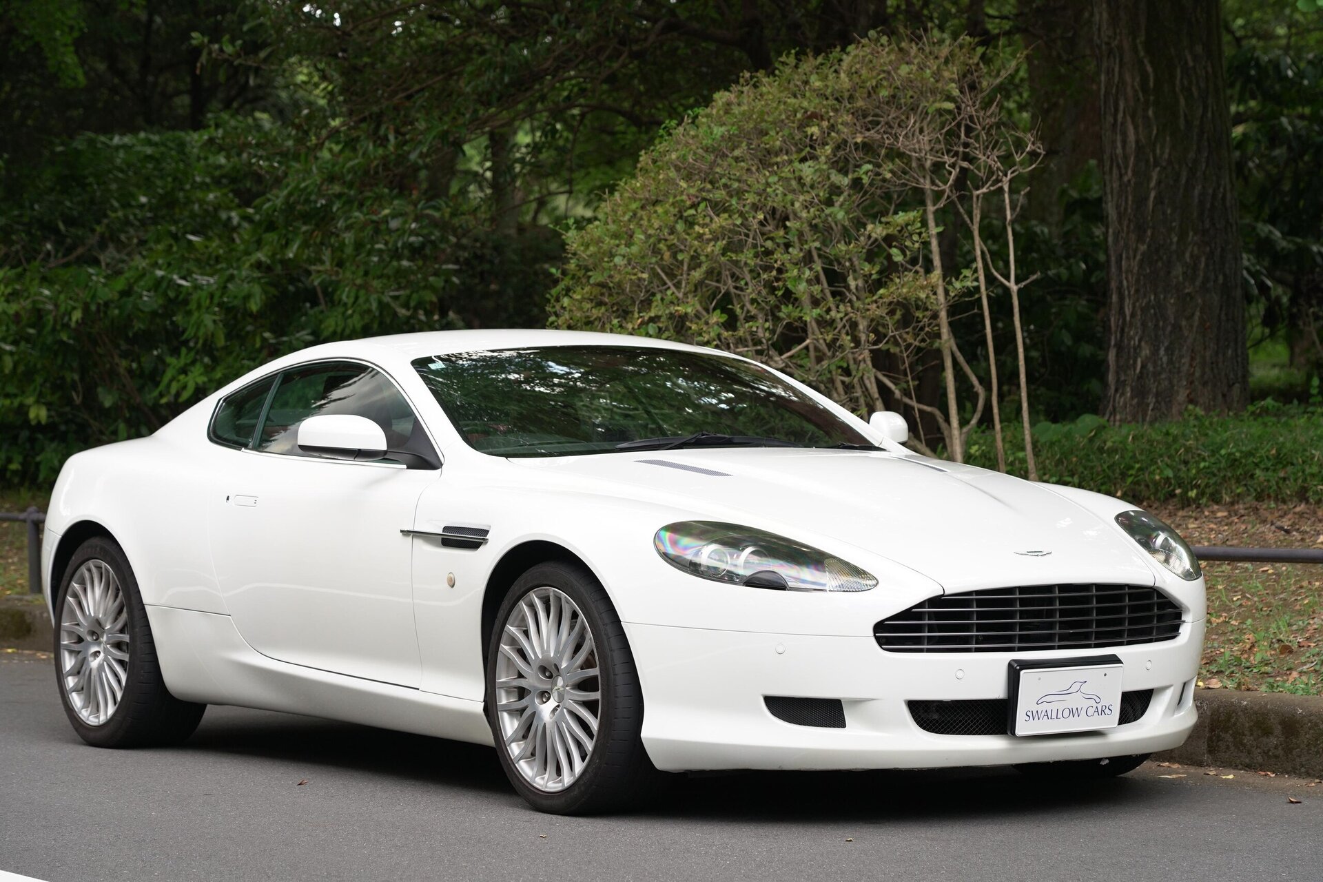 ASTON MARTIN DB9 - View 1