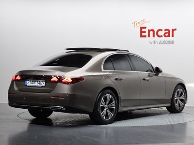 MERCEDES-BENZ E-CLASS - 4