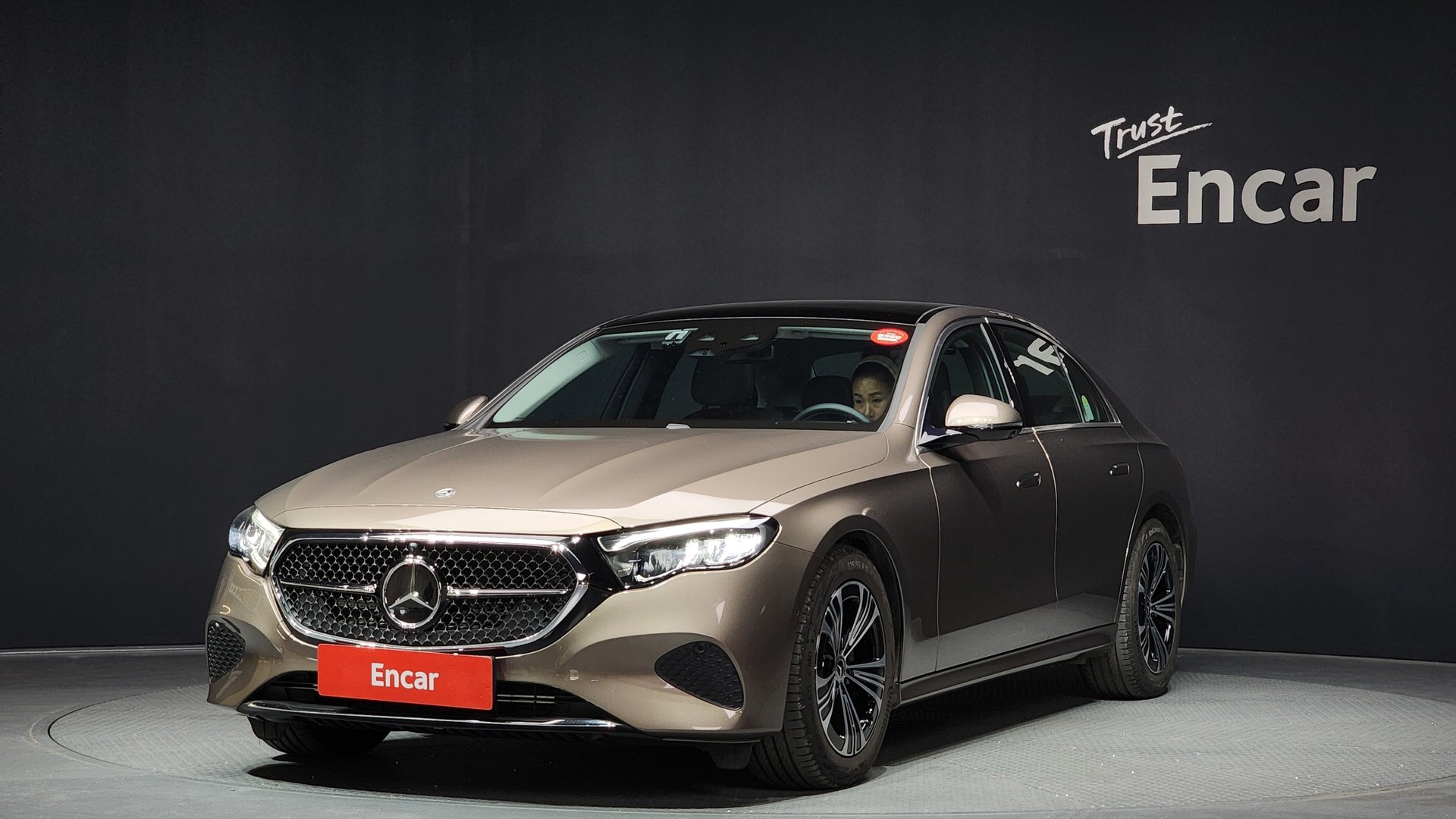 MERCEDES-BENZ E-CLASS - View 1